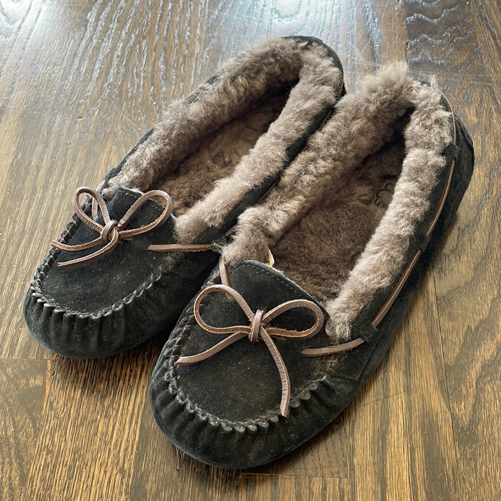 UGG slippers Dakota Moccasins